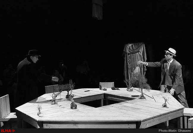 اجرای نمایش باغ آلبالو به کارگردانی آتیلا پسیانی