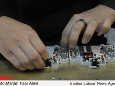 زنان اصلیترین قربانیان نقض قانون کار در کارگاه‌های کوچک