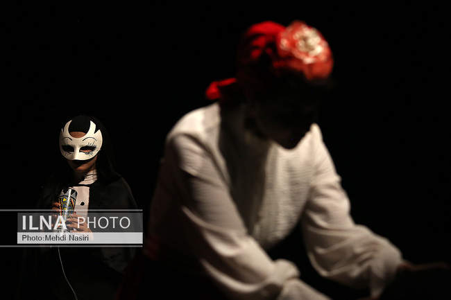 نمایش آئورا به کارگردانی مهدی محبعلی