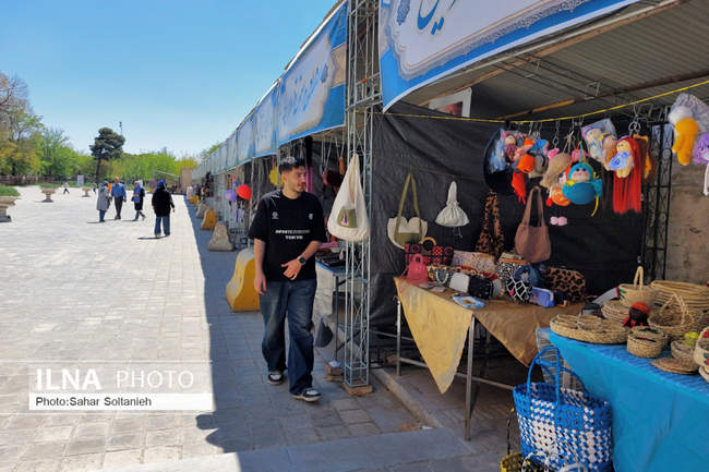 آثار هنرمندان قزوینی در نمایشگاه صنایع دستی