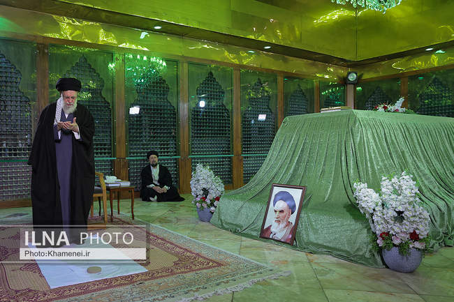 حضور رهبر انقلاب در مرقد بنیانگذار جمهوری اسلامی ایران