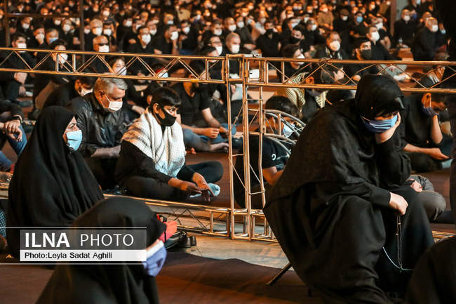 عزاداری پنجمین شب محرم در میدان امام حسین(ع)
