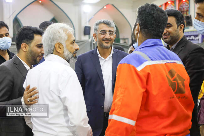قرائت قرآن و افطاری کارکنان شهرداری بندرعباس در جوار شهدا 