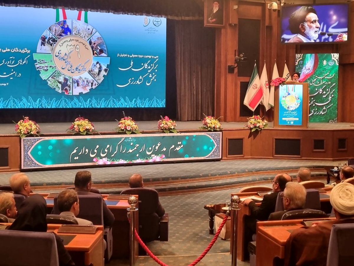 مبارزه با دشمن تنها با تلاش کشاورزان برای تامین امنیت غذایی انجام شد 