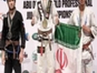 خادمیان مدال برنز مسابقات حرفه‌ای جهان را بر گردن آویخت