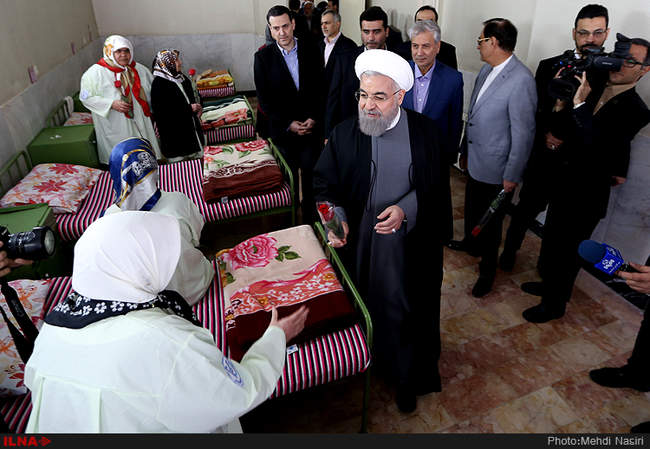 دیدار رئیس جمهور از خانه سالمندان و معلولین مجتمع قدس