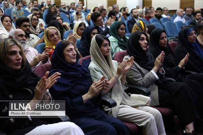  رونمایی از یادمان مزار محمدعلی بهمنی در بندرعباس