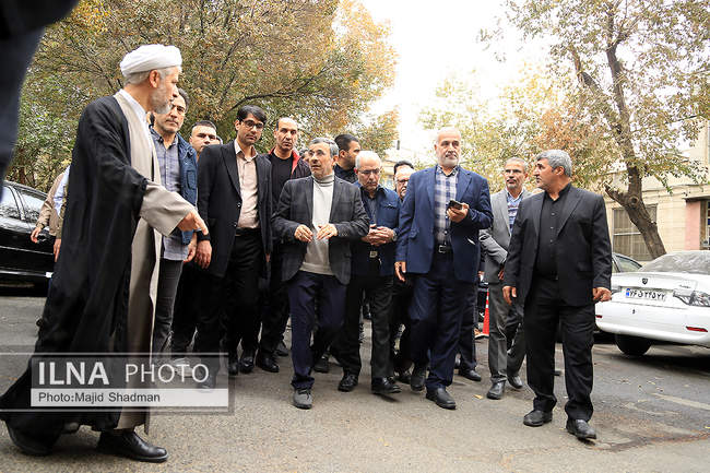  تشییع مرحومه مغفوره «زرین احمدی نژاد»