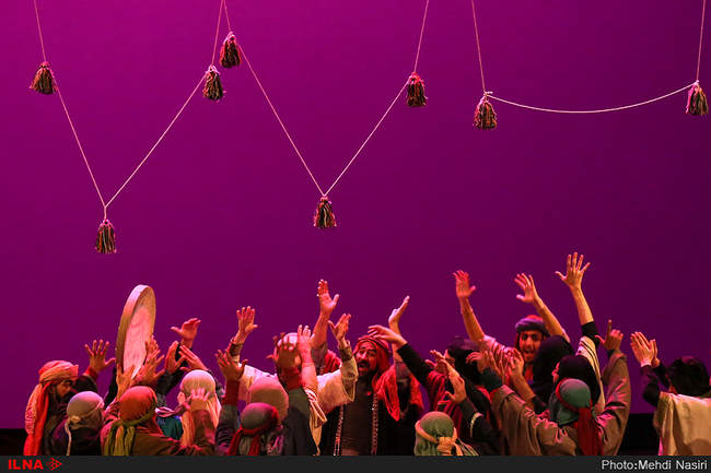 نمایش«مردی در آینه»