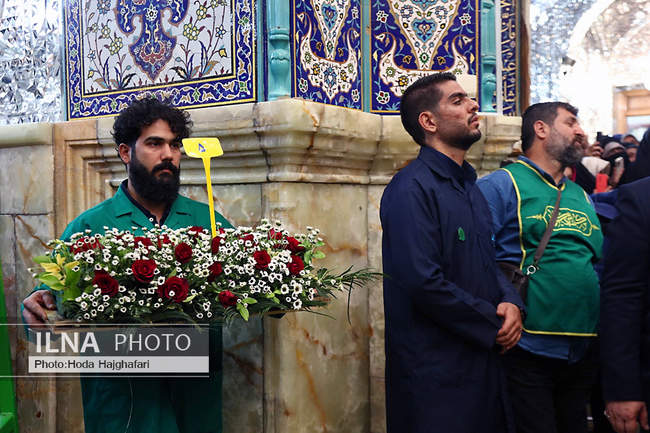 گل آرایی ضریح مطهر حضرت فاطمه معصومه 