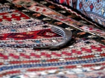 دوره آموزش ورنی‌بافی در بین بانوان خداآفرین برگزار می‌شود