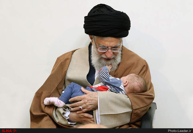 دیدار رهبر انقلاب با تعدادی از خانواده‌های معظم شهیدان