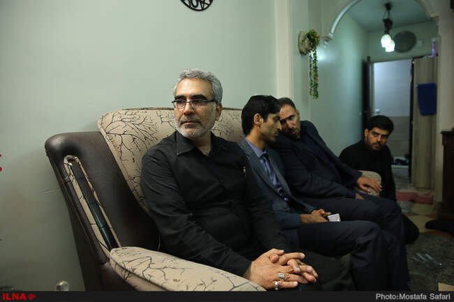 حضور فرید موسوی نماینده مجلس شورای اسلامی در منزل شهید آتش نشان فریدون علی تبار