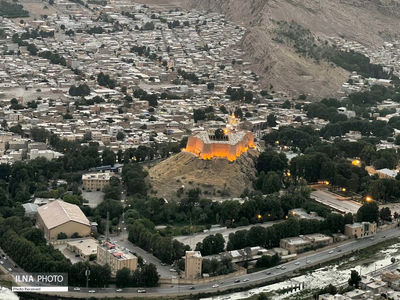  64.2 درصد از جمعیت در شهرها و 35.8 درصد نیز در روستاهای این لرستان سکونت دارند