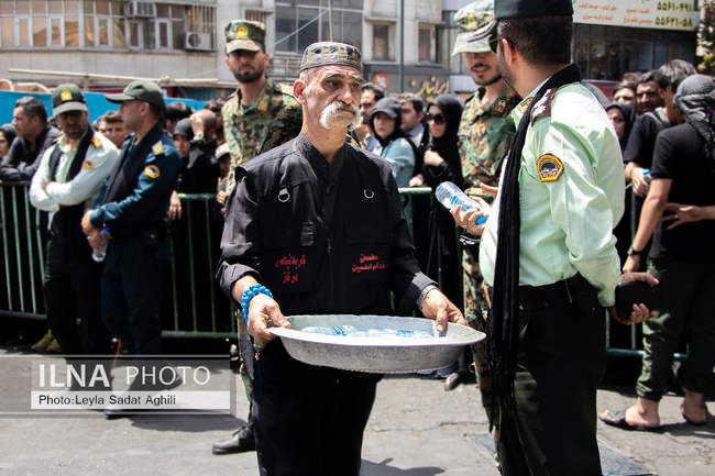 مراسم خیمه سوزان روز عاشورا در بازار تهران