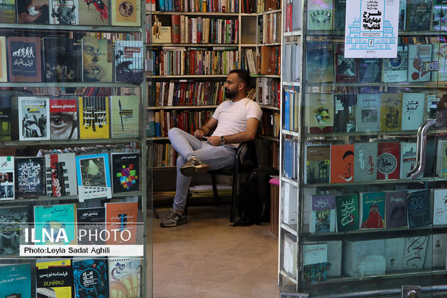 کرونا زوزه می‌کشد، کتاب‌ها خاک می‌خورند