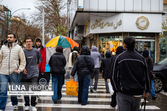 خیابان خیام قزوین در روز آخر اسفند