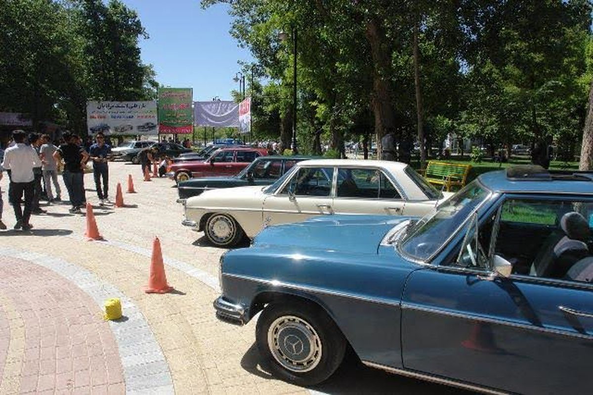 همایش خودروهای کلاسیک در سقز  