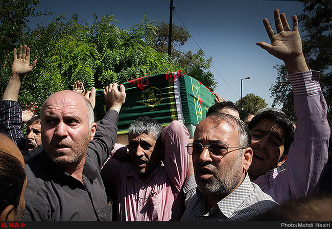 تشییع پیکردوتن از شهدای مدافع حرم در بازار تهران