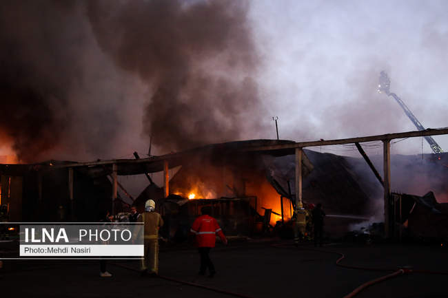 آتش‌سوزی در بارانداز ۱۲ هزار متری در شوش 