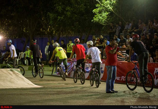 اجرای حرکات نمایشی تاپ رایدر در پارک دولت شهر دزفول