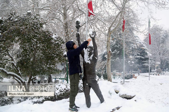 پارک ملت در یک روز برفی