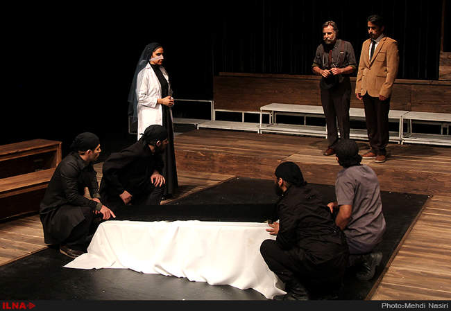 نمایش تئاتر بیگانه