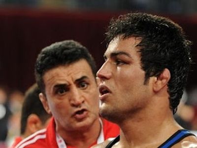 ویدیو: واکنش حبیب اخلاقی به انتقادات از محمد بنا به خاطر کوچ یک کشتی‌گیر
