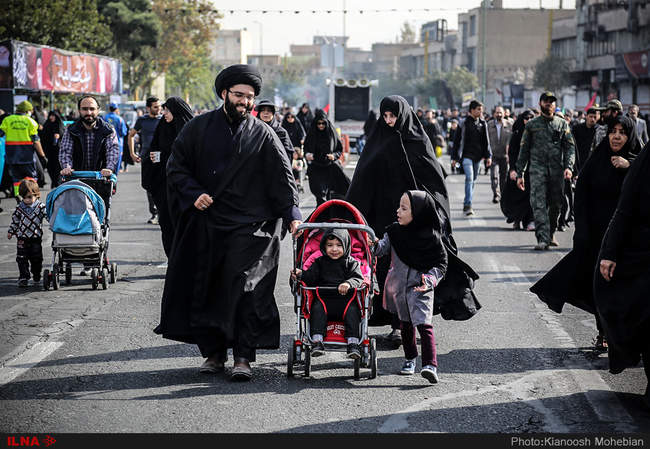 پیاده روی جاماندگان اربعین در تهران 