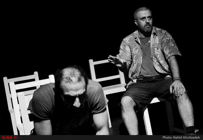 نمایش سندرم پای بیقرار در مشهد به روی صحنه رفت