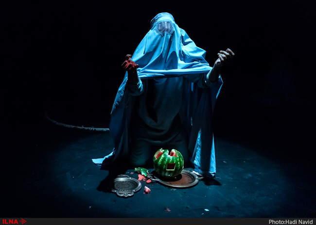نمایش «بیوه سیاه بیوه سفید» روی صحنه تئاتر