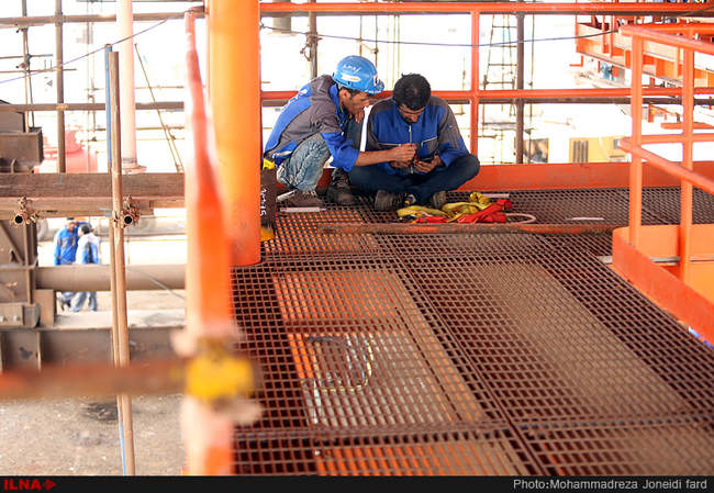 بازدید خبرنگاران از عملیات بارگیری سکوی B 18 پارس جنوبی توسط مجتمع ISOICO