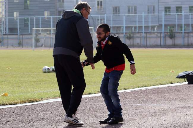 گزارش تصویری تمرین پرسپولیس/ خوش و بش برانکو با هوادار معلول