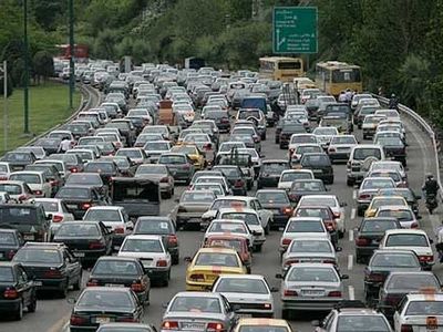 ترافیک نیمه سنگین در آزادراه کرج_تهران/ترافیک محورهای شمالی کشور پرحجم و روان است