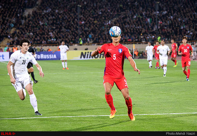 مسابقه فوتبال بین دوتیم ایران و کره جنوبی