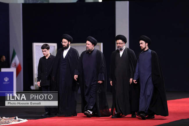 ادای احترام سران قوا و مسئولان نظام به پیکر آقای شهید ایران