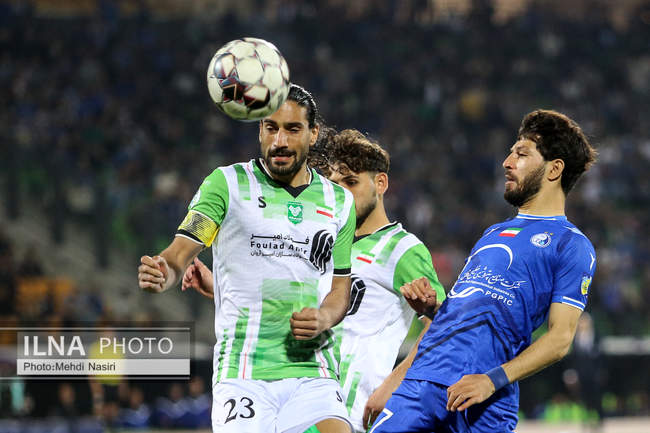 دیدار تیمهای فوتبال  استقلال تهران و خیبر خرم‌آباد