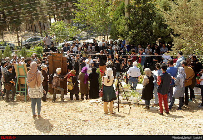 گزارش تصویری گردهمایی سینماگران بر مزار کیارستمی 