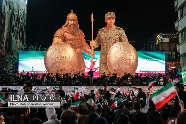 رونمایی از مجسمه «زانو زنندگان برابر ایران»