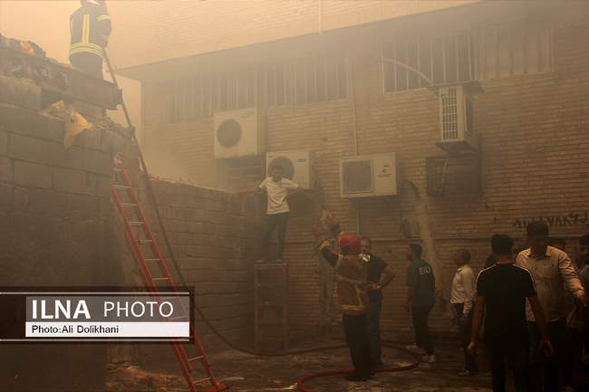 آتش سوزی در محل انباشت ضایعات در بازار بندرعباس