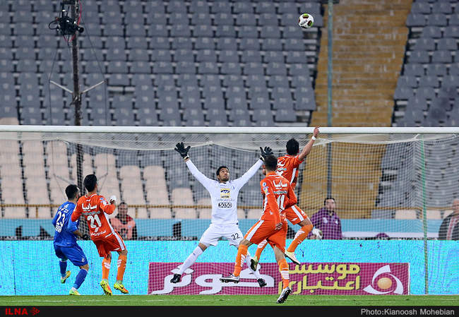 دیدار تیم های فوتبال استقلال تهران و سایپا