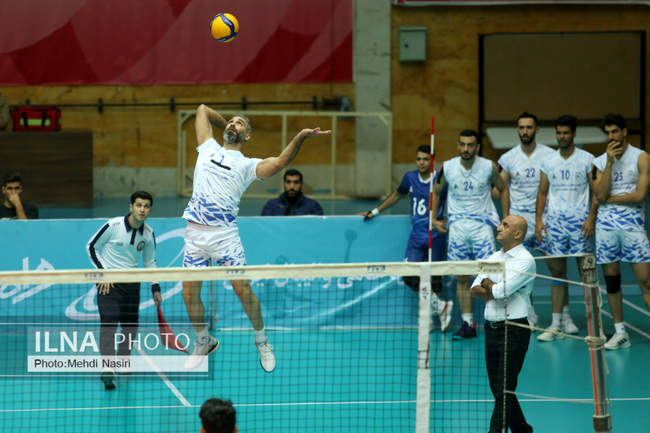 مسابقه والیبال بین دخانیات تهران و چادر ملو اردکان