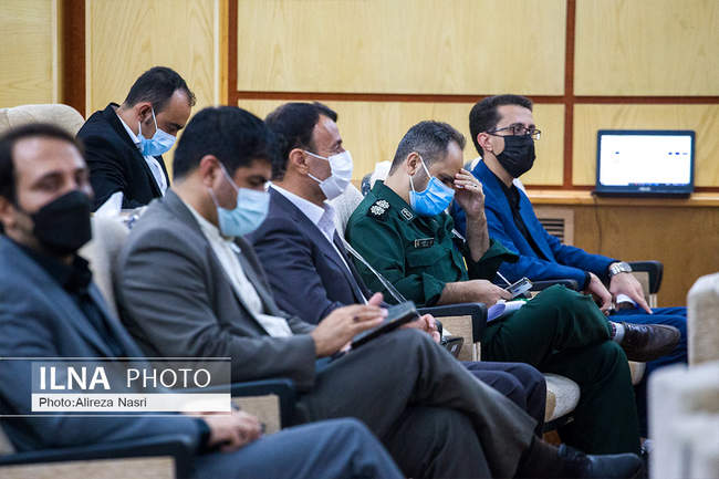 نشست شبانه وزیر بهداشت در ستاد کرونا استان قزوین