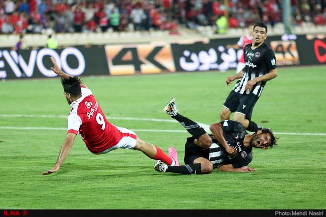 دیدار تیم های فوتبال پرسپولیس تهران و سیاه جامگان