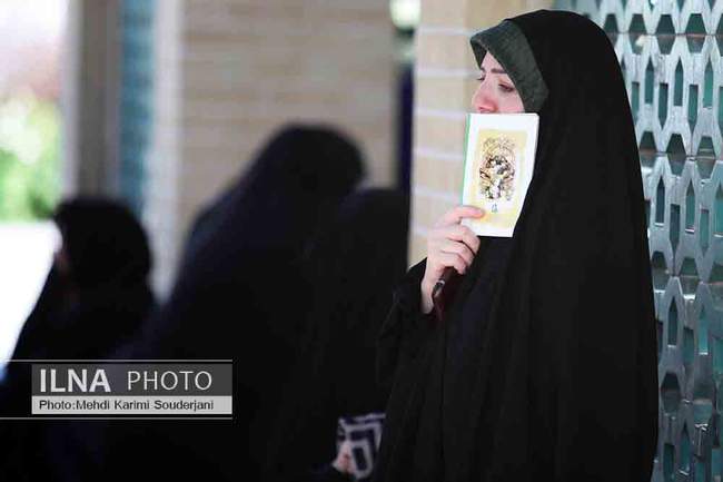 مراسم دعای عرفه در گلستان شهدای اصفهان