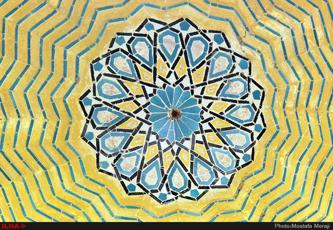 حال و هوای نوروزی آرامگاه حافظ و سعدی دو شاعر بلند آوازه ایرانی