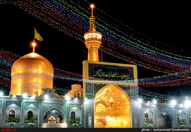 حرم مطهر رضوی در شب میلاد امام رضا (ع)