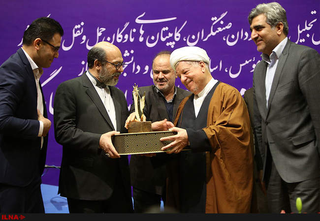 همایش تجلیل از دریانوردان، صنعتگران و کاپیتان‌های ناوگان حمل و نقل �