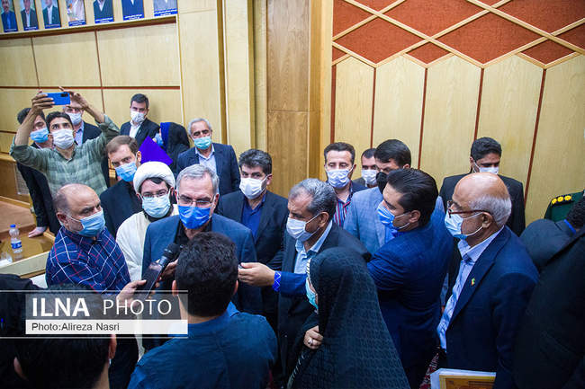 نشست شبانه وزیر بهداشت در ستاد کرونا استان قزوین