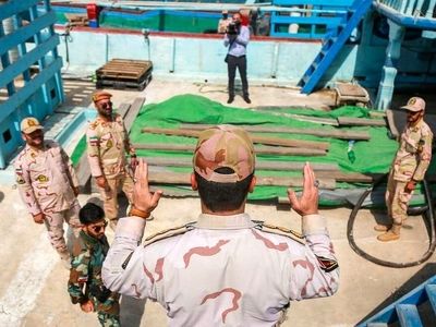 کشف ۱۲۸ هزار لیتر سوخت قاچاق در آب‌های خلیج‌ فارس/ ۴ قاچاقچی دستگیر شدند